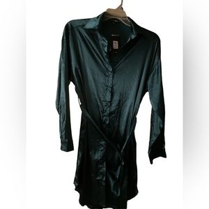 Fashion Nova-NWT Emerald green satin belted dress